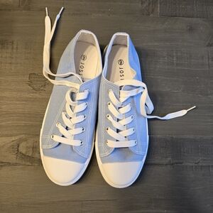 NEW Light blue size 9 Josiny women's sneaker new